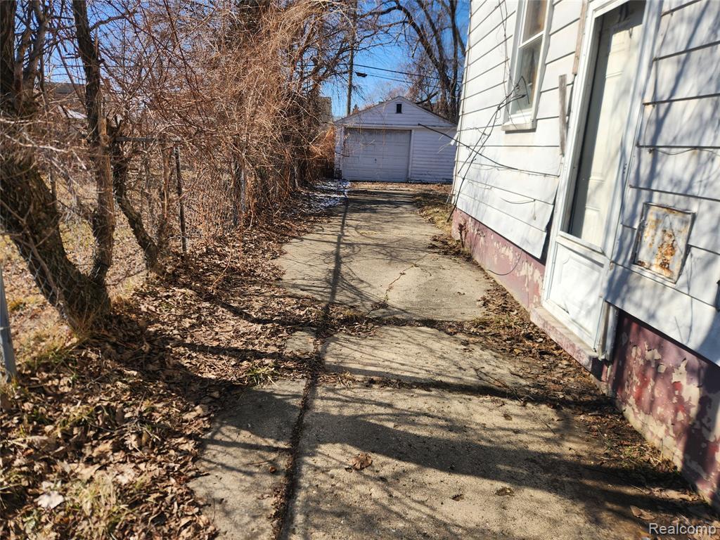 11669 Strathmoor Street, Detroit, MI, 48227