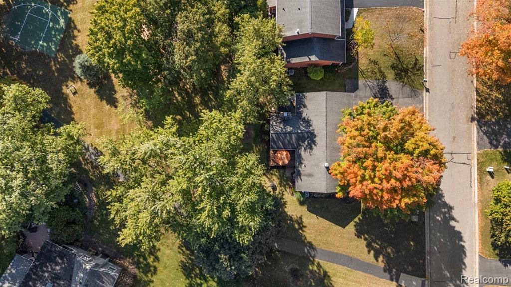 2066 Teaneck Circle, Wixom, MI 48393 — Photo 54