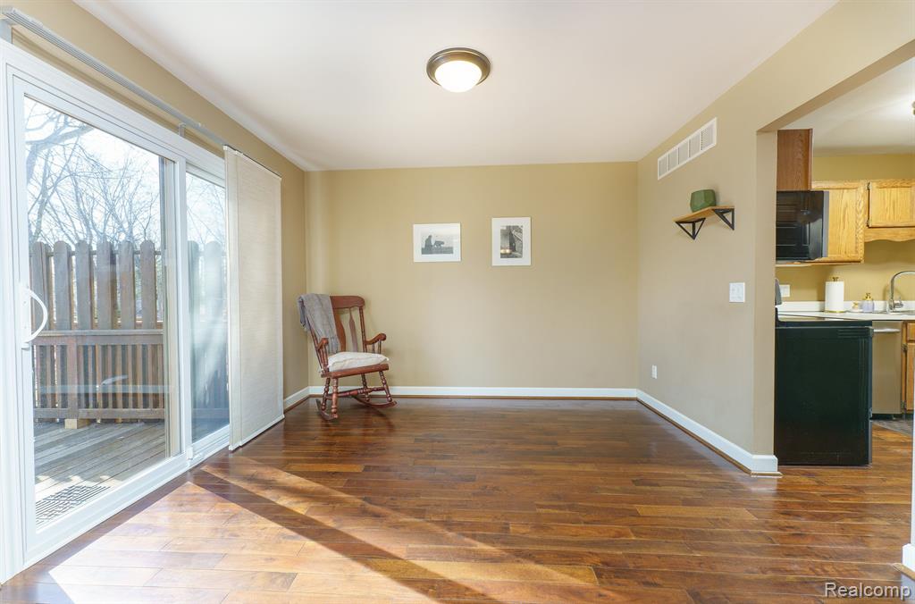 42033 SARATOGA Circle, Canton, MI 48187 — Photo 8