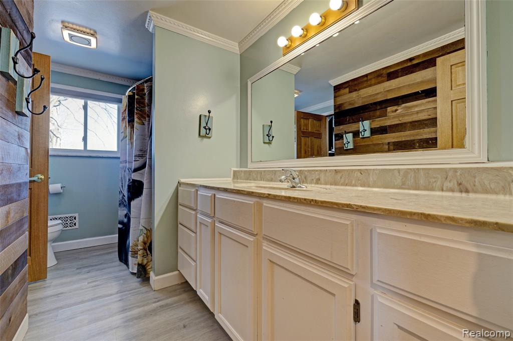 4380 Baza, Leonard, MI 48367 — Photo 14