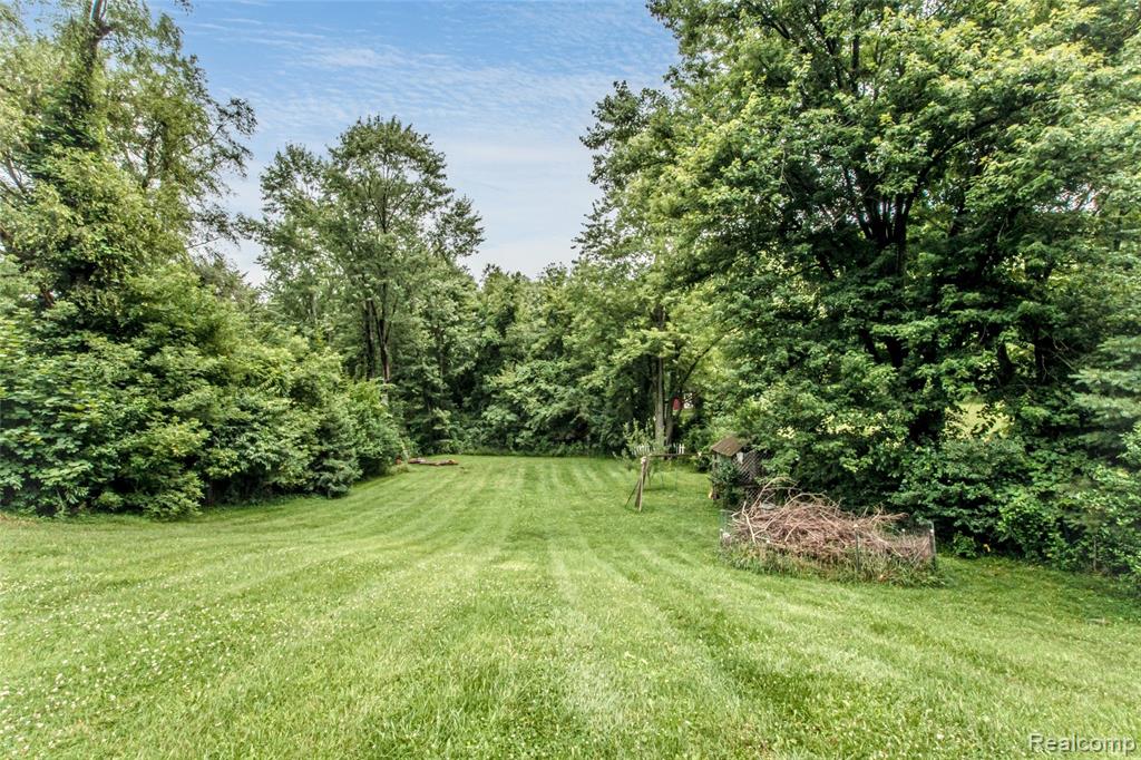 9042 Gale Road, White Lake, MI — Photo 15