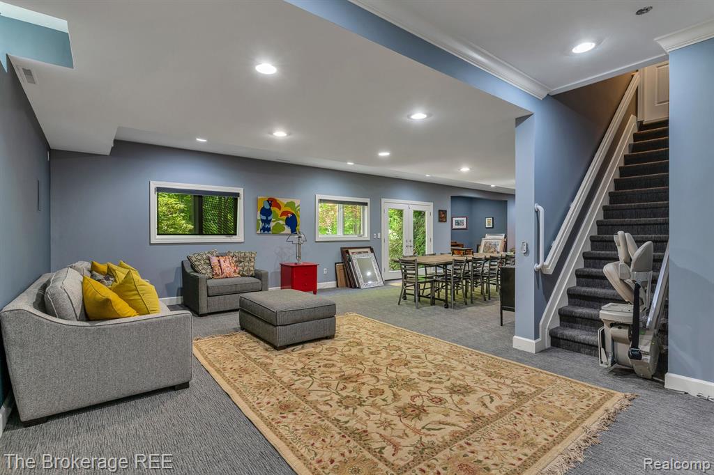 6995 HAWK WOODS Court, West Bloomfield, MI — Photo 52
