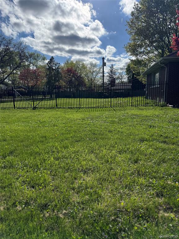 27315 Lathrup Boulevard, Lathrup Village, MI 48076 — Photo 4