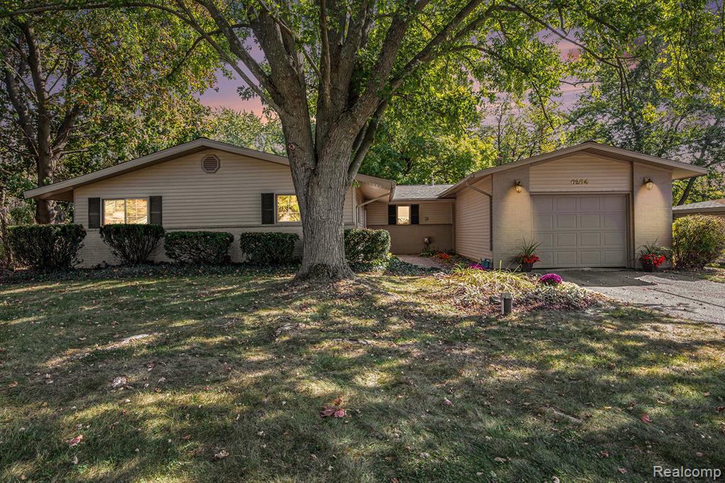 6284 Westview Drive, Grand Blanc, MI 48439 — front exterior