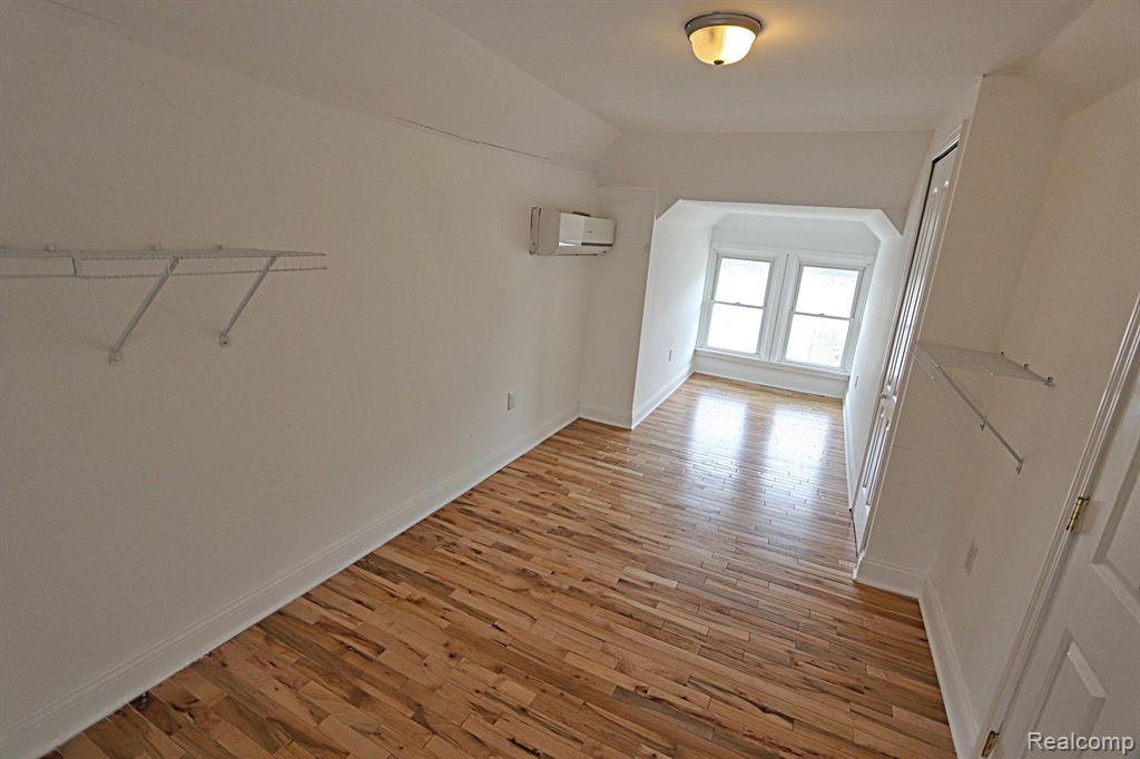 802 E 11 MILE Road, Royal Oak, MI 48067 — Photo 19