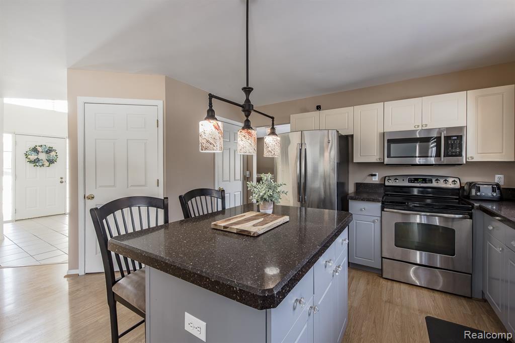 4930 Fox Chase Drive, White Lake, MI 48383 — Photo 22