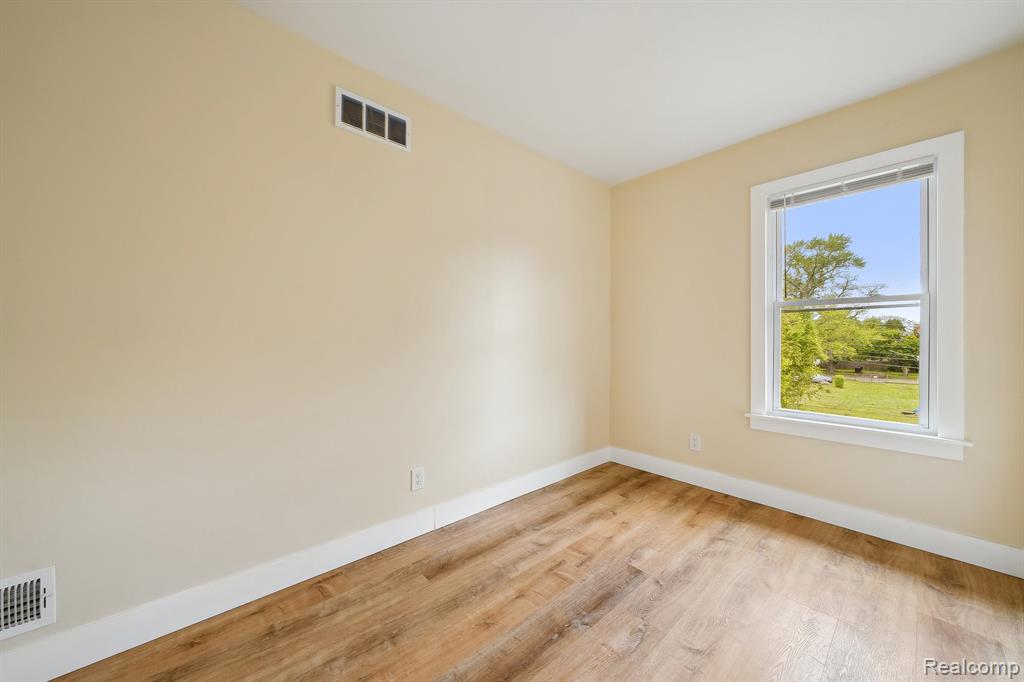 4222 Cadillac Boulevard, Detroit, MI 48214 — Photo 31