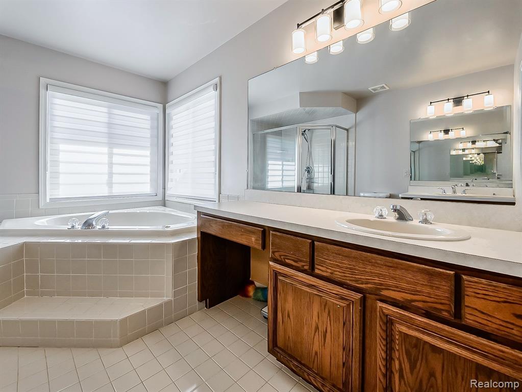 43261 CHARDONNAY Drive, Sterling Heights, MI 48314 — Photo 22