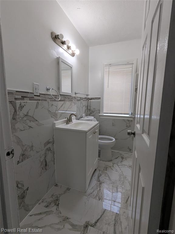 19161 Hamburg Street, Detroit, MI 48205 — Photo 9