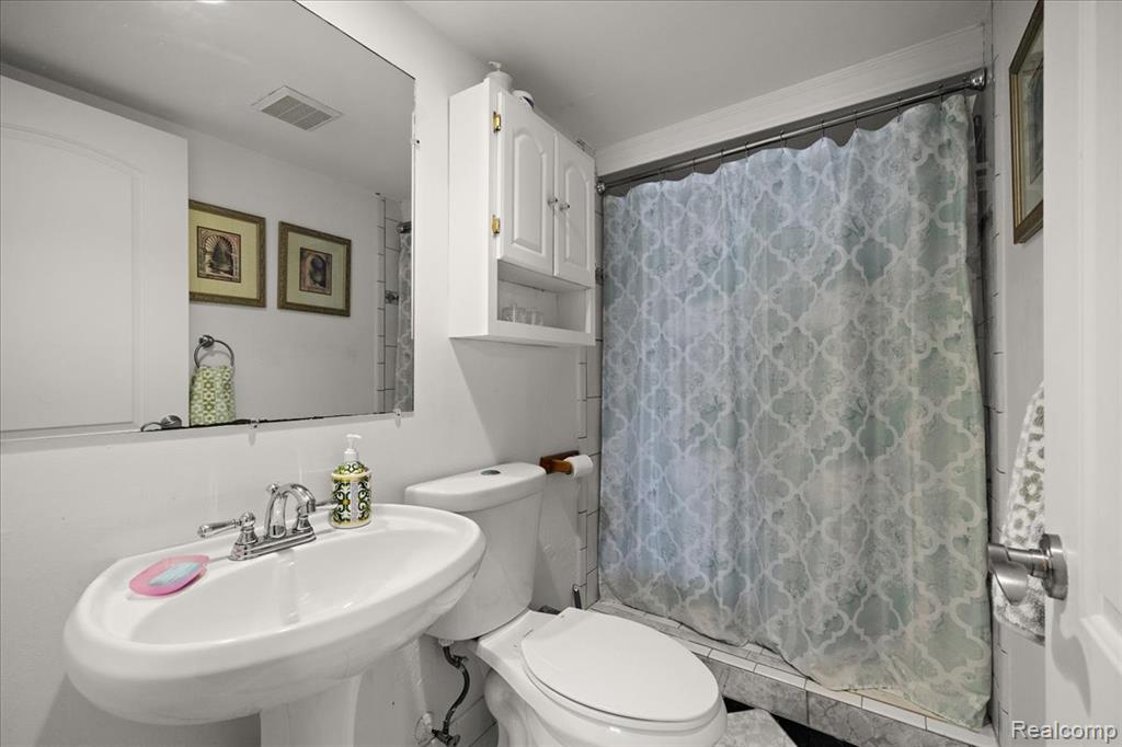 40058 Fraser Drive, Sterling Heights, MI 48310 — Photo 26
