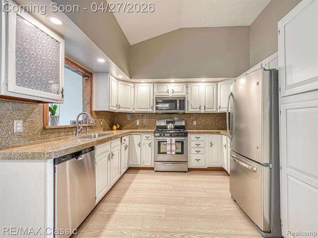 428 E Shore Drive, Whitmore Lake, MI 48189 — Photo 13