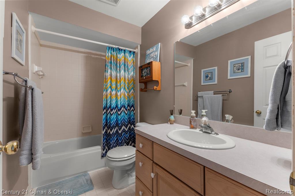 45924 Rockledge Drive, Plymouth, MI 48170 — Photo 40