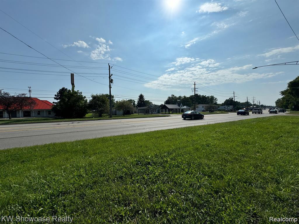2830 Dixie Highway, Waterford, MI 48328 — Photo 2