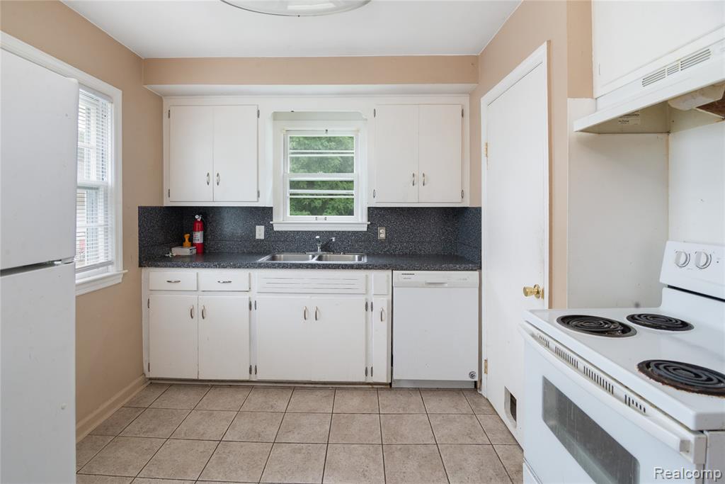 601 Chalmers Street, Flint, MI 48503 — Photo 8