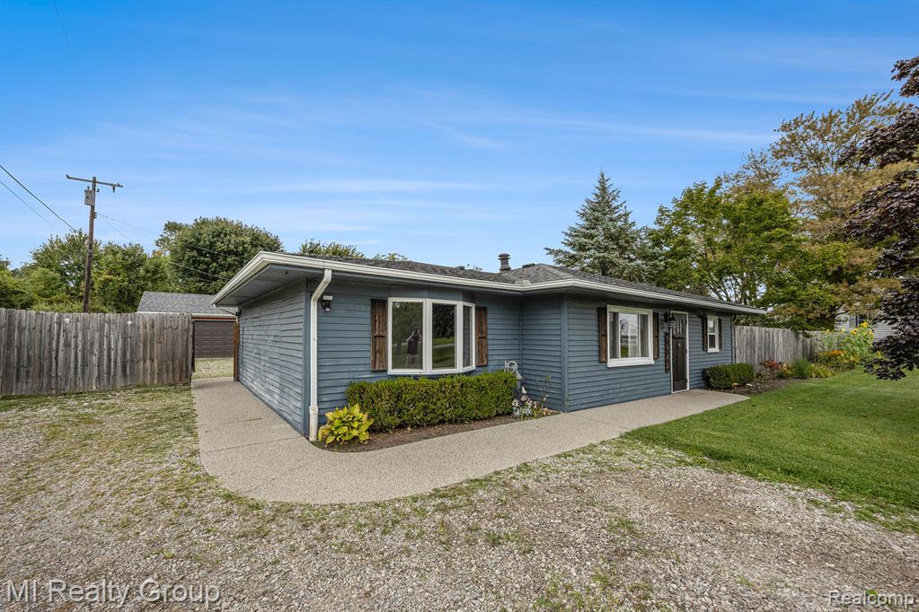 7520 Starville Road, Cottrellville, MI — Photo 5