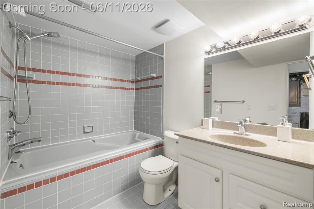 4661 Sashabaw Road, Waterford, MI 48329 — Photo 31