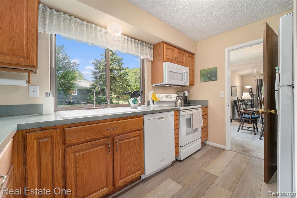 772 RANDALL Drive, Troy, MI 48085 — Photo 15