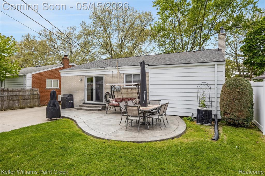 410 N Batchewana Street, Clawson, MI — Photo 27