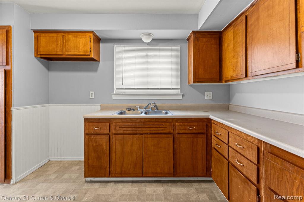 7140 Elm Street, Taylor, MI 48180 — Photo 8