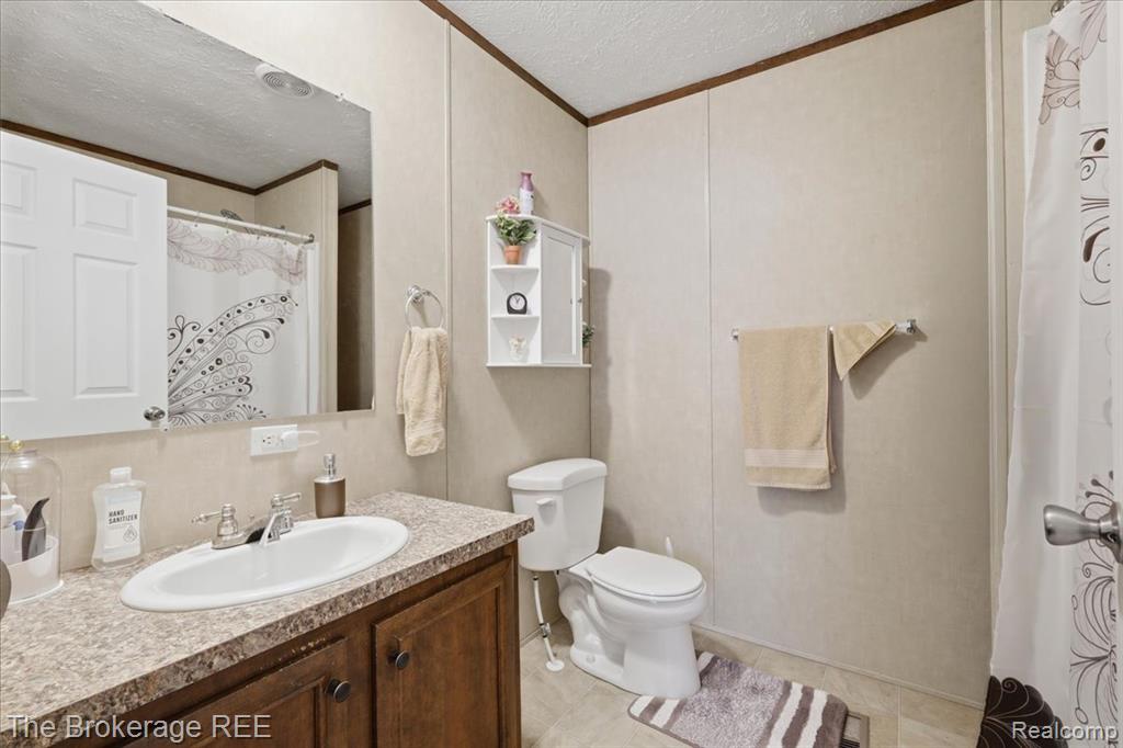9542 Foxwell Circle, Fenton, MI 48430 — Photo 19