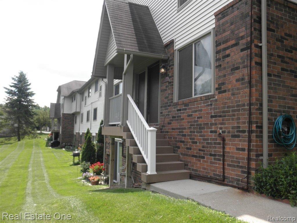 7220 BLUEWATER Drive, Clarkston, MI 48348 — front exterior