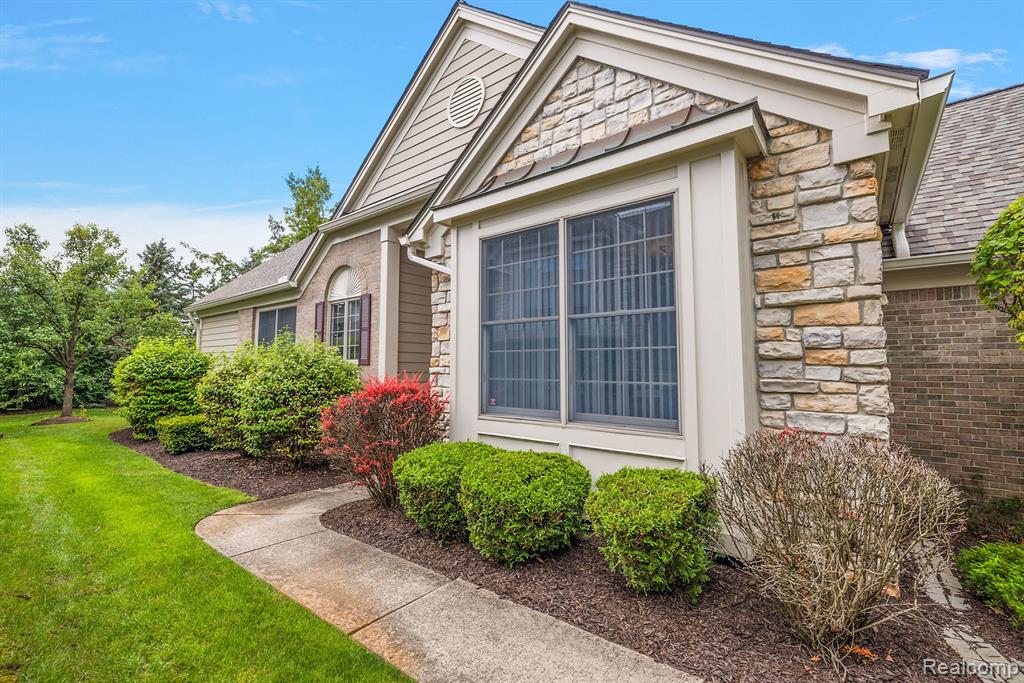 17061 LOCHMOOR, Northville, MI 48168 — Photo 5