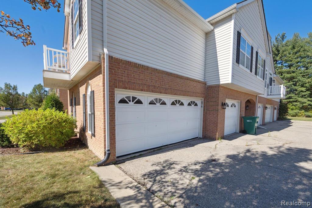 674 OLDE ENGLISH Circle, Howell, MI 48855 — Photo 21