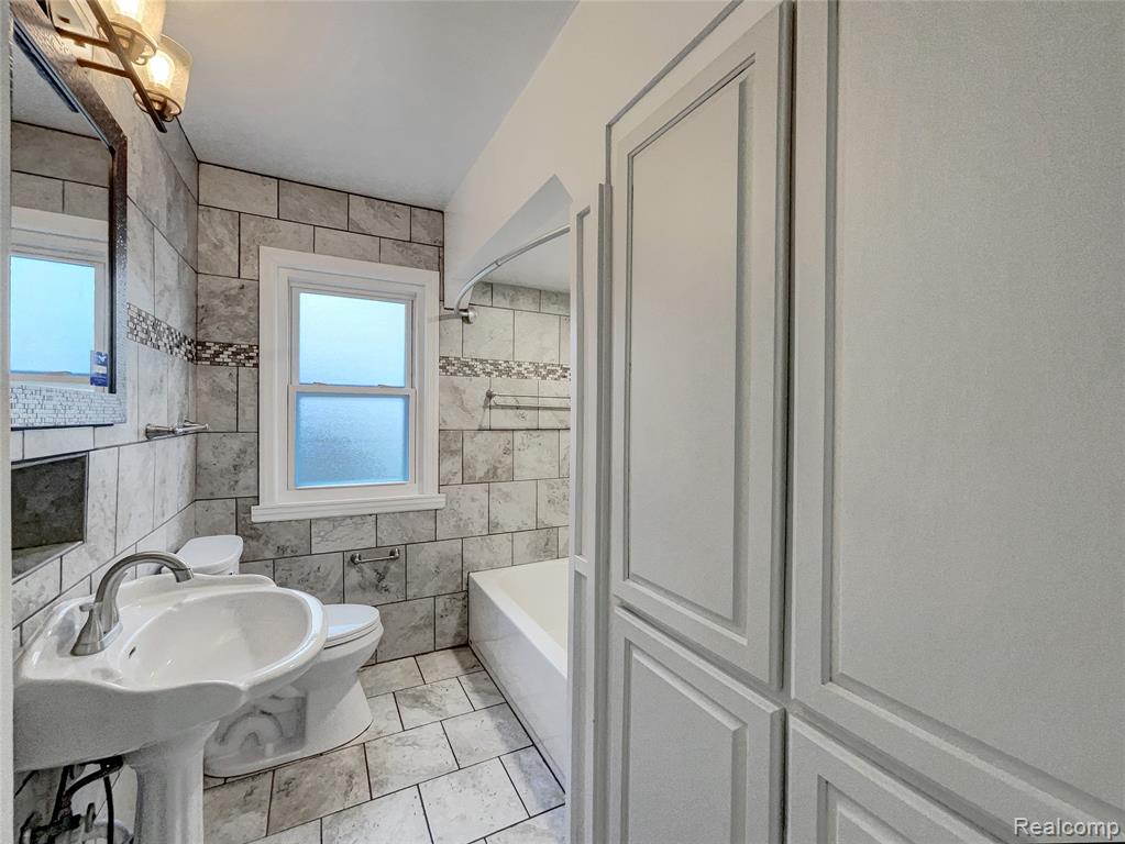 8212 Virgil Street, Dearborn Heights, MI 48127 — Photo 6