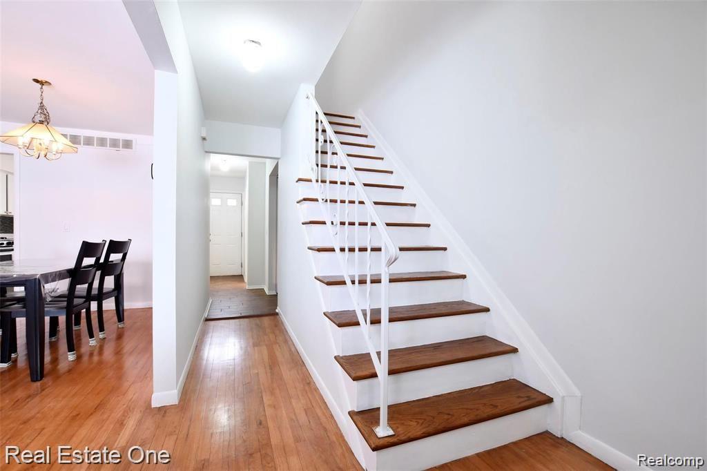 509 FOX HILLS Drive N, Bloomfield Hills, MI 48304 — Photo 10