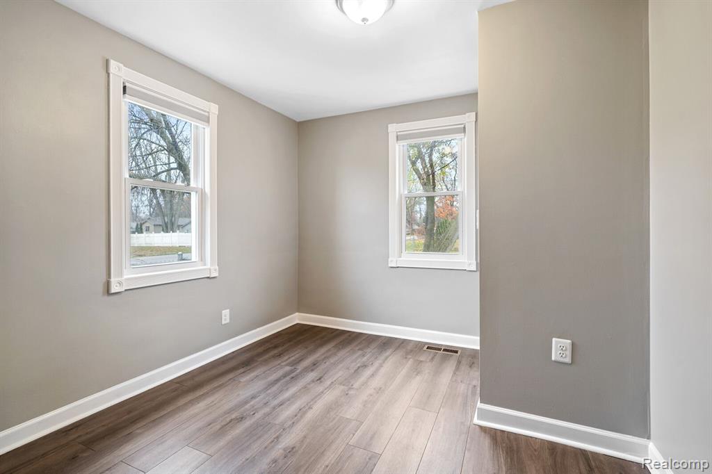 8624 RUSSELL Street, Shelby Twp, MI 48317 — Photo 12