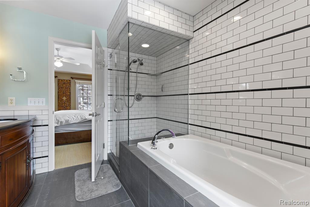 7997 BROOKWOOD Drive, Clarkston, MI 48348 — Photo 27