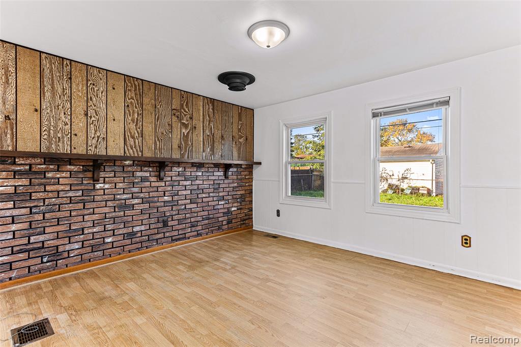5743 Plainfield Street, Dearborn Heights, MI 48127 — Photo 18