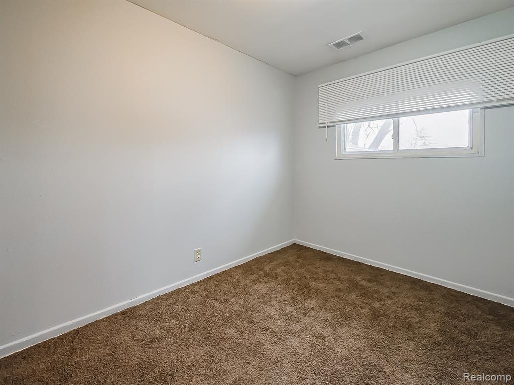 948 E Kalama Avenue, Madison Heights, MI 48071 — Photo 12