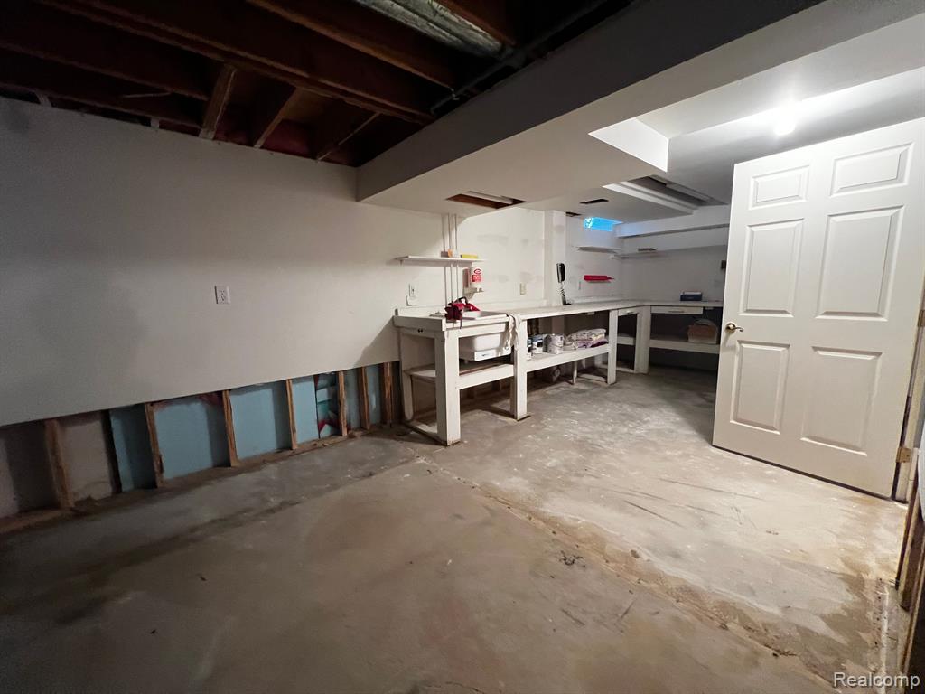 40363 DENBIGH Drive, Sterling Heights, MI 48310 — Photo 38