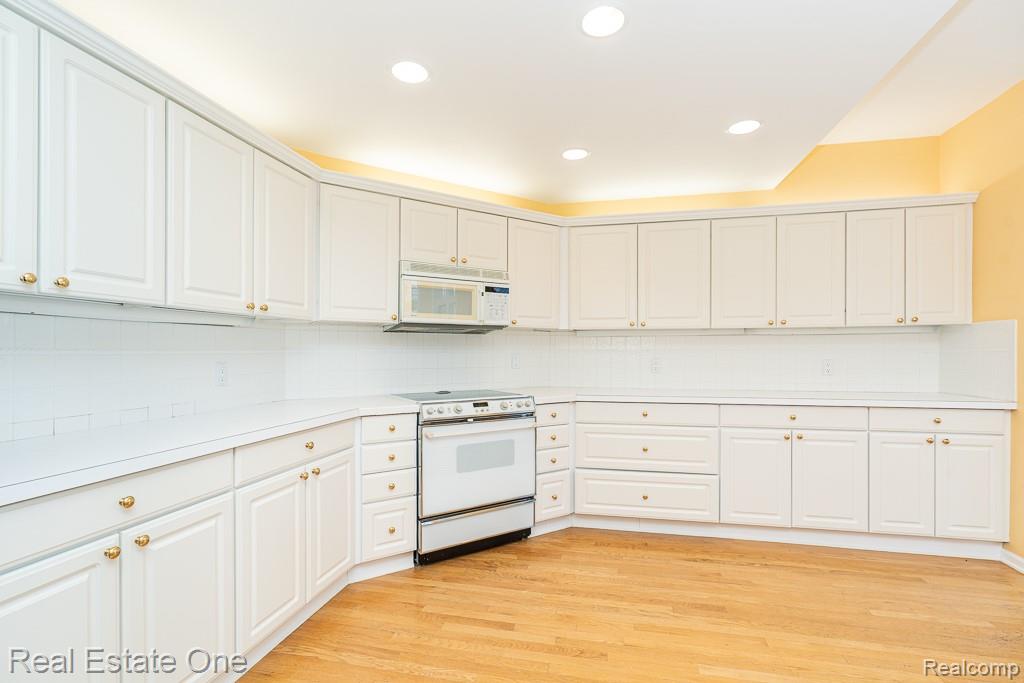 5181 Stonehenge Drive, Rochester, MI 48306 — Photo 19