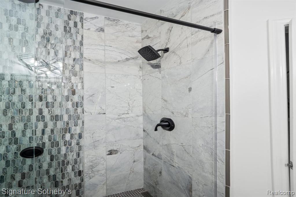 51 CHATEAUX DU LAC, Fenton, MI 48430 — Photo 19
