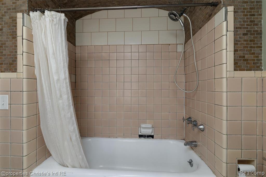 19435 Shrewsbury Road, Detroit, MI 48221 — Photo 45