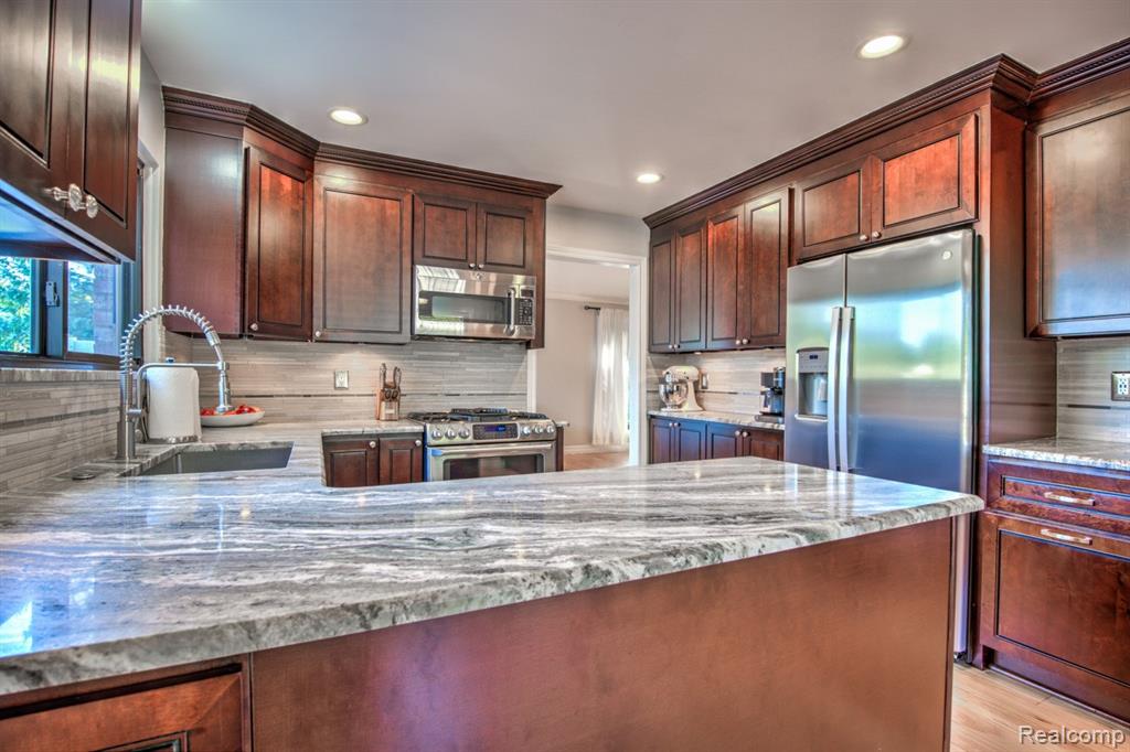 5250 Winchester Drive, Troy, MI 48085 — Photo 7