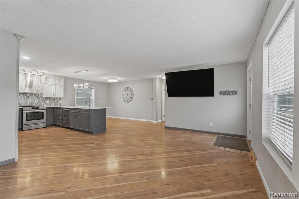 11798 Willoway Court, South Lyon, MI 48178 — Photo 4