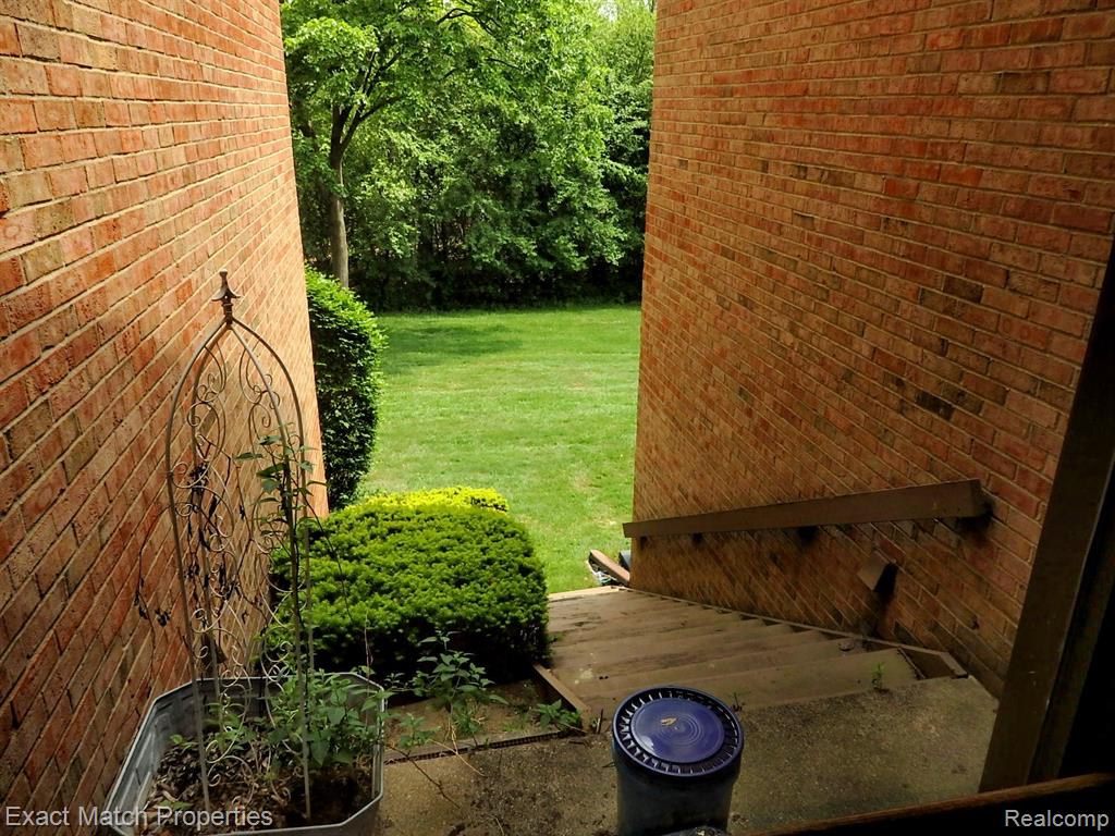 4411 Laurel Club Circle, West Bloomfield, MI 48323 — Photo 37