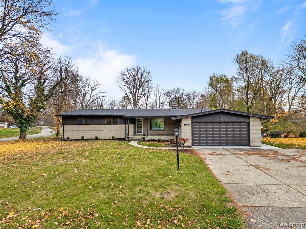 7011 WHITE PINE Drive, Bloomfield Hills, MI 48301 — Photo 27