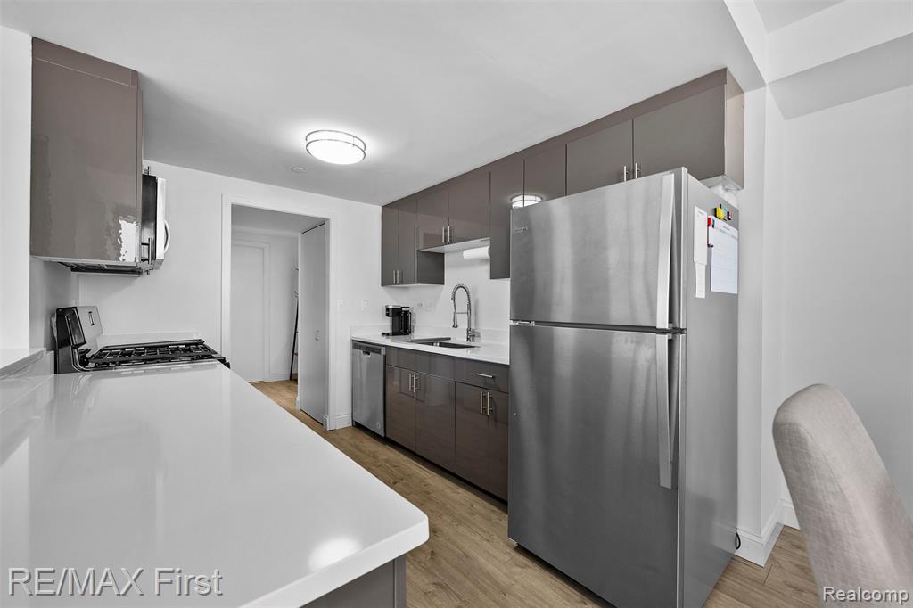 3320 Spinnaker Lane, 10D, Detroit, MI 48207 — Photo 9