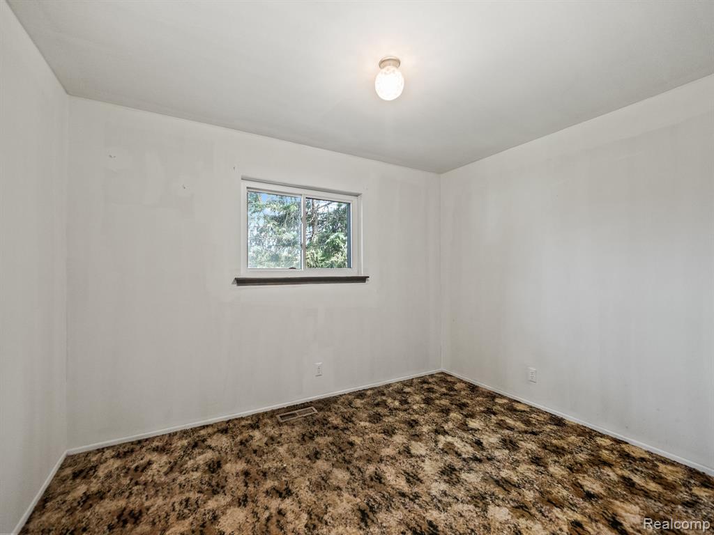43667 DEQUINDRE Road, Troy, MI 48085 — Photo 14