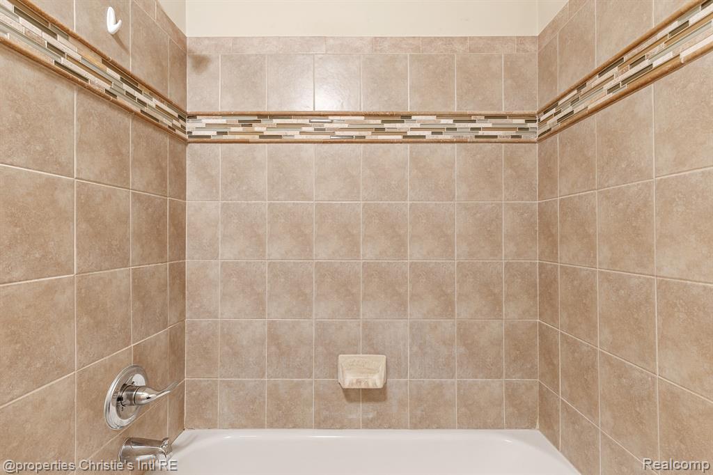 8437 Williamstown Drive, Shelby Twp, MI 48316 — Photo 11