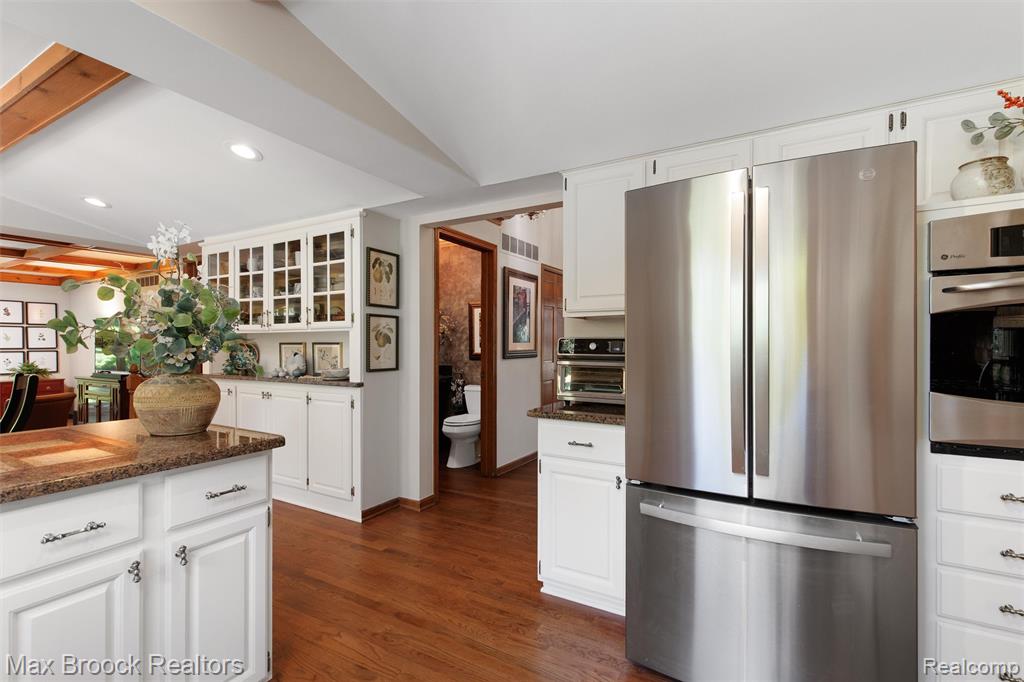 885 Timberline Drive, Rochester Hills, MI 48309 — Photo 16