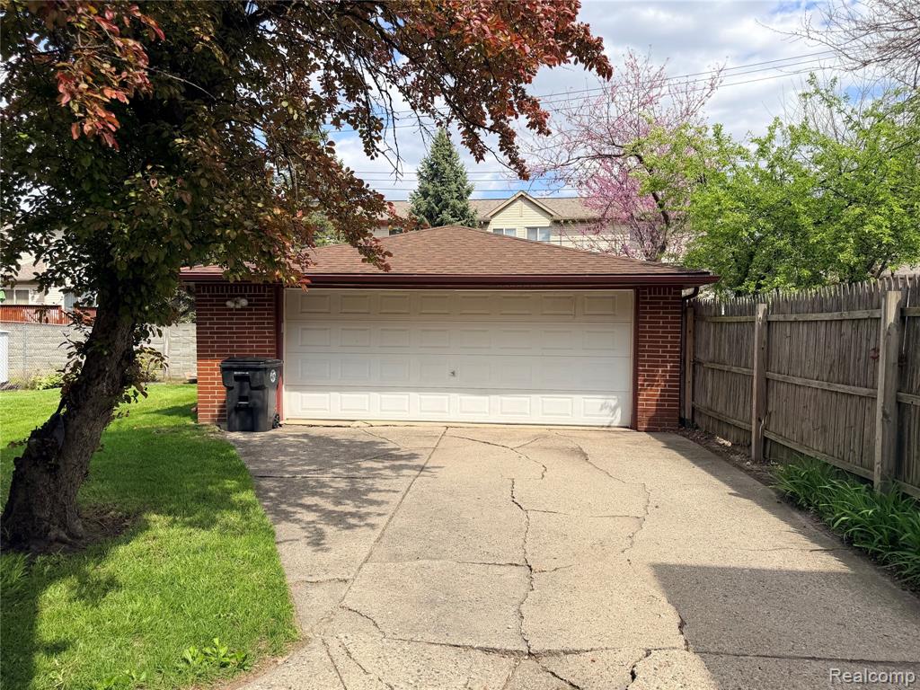 24660 Manistee Street, Oak Park, MI 48237 — Photo 9