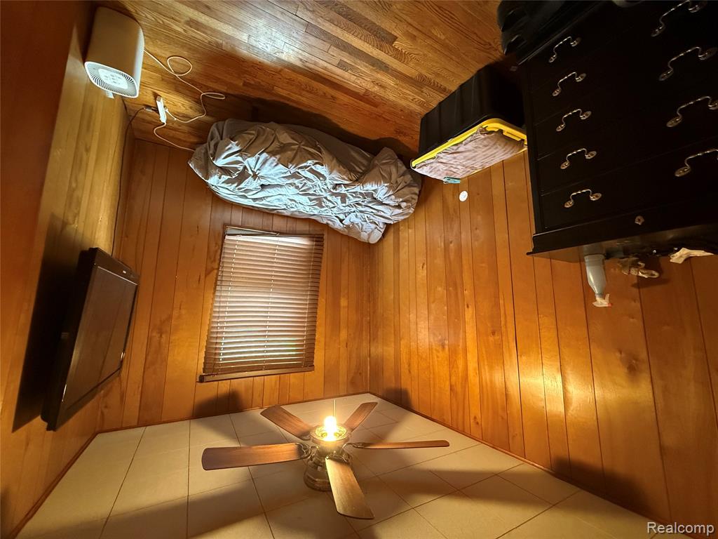19009 Woodland Street, Harper Woods, MI 48225 — Photo 9