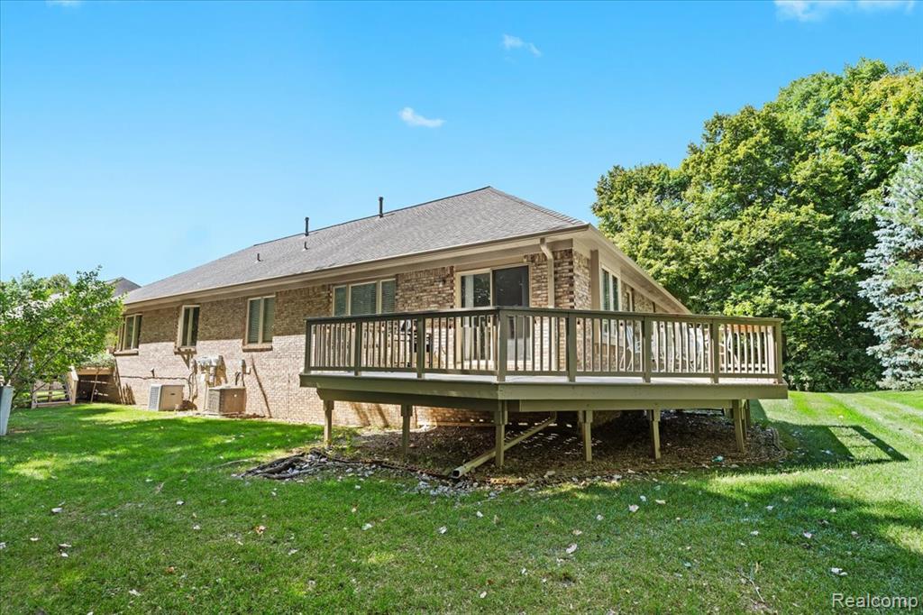 45964 Woodview Drive, Shelby Twp, MI 48315 — Photo 38