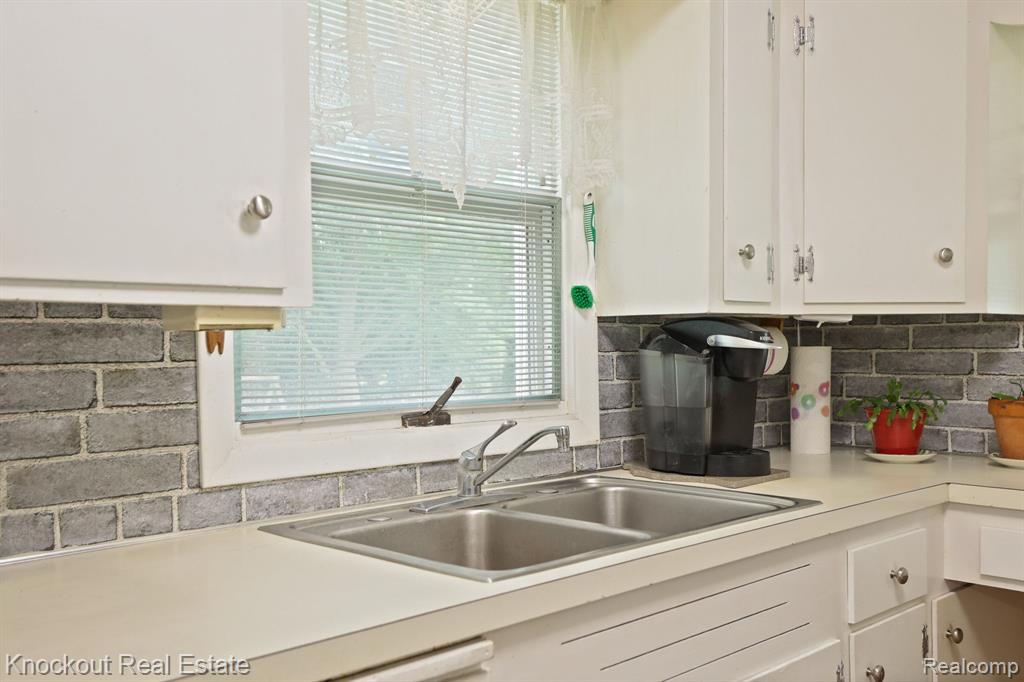 6814 Curtis Road, Bridgeport, MI 48722 — Photo 16
