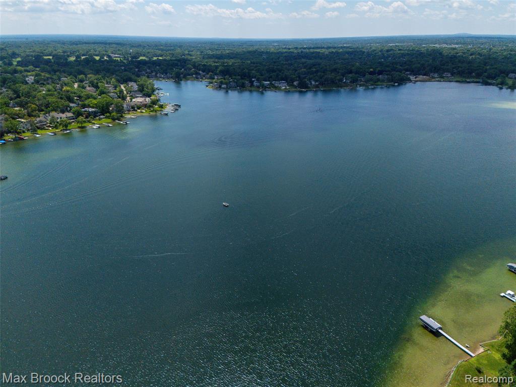 4695 Maura Lane, West Bloomfield, MI 48323 — Photo 6